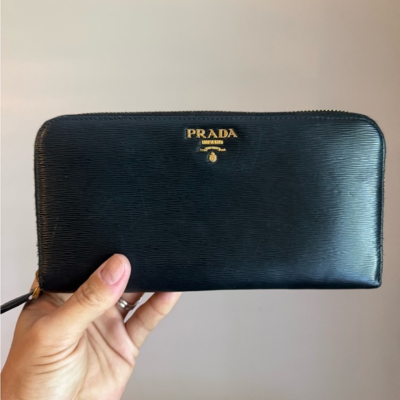 Prada Black saffiano Leather Zip-Around Wallet - Picture 1 of 12